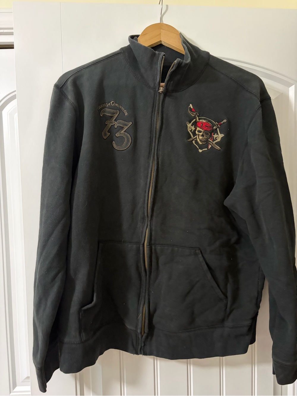 Embroidered Pirates of the Caribbean Zip Up sweatshirt Size L
